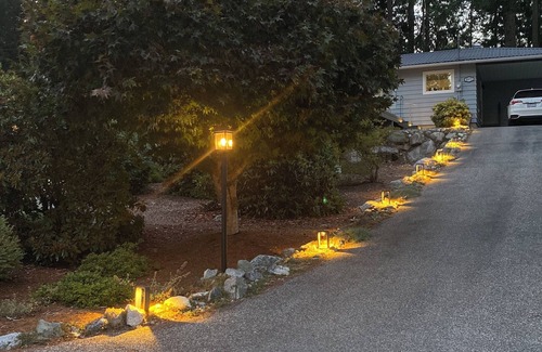 Madeira Park House | Quiet home w/hot tub — Beautiful getaway with gorgeous garden