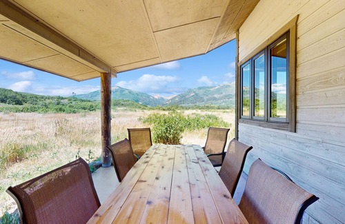 Durango House | Quiet home with stunning mountain views, pool table, WiFi, W/D & great location