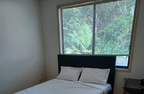 Batehaven House | Quiet House, amongst spotted gum trees, just minutes from beaches & shops.