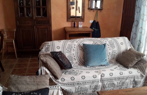 Alcala House | Quiet house by the sea / beach, WiFi, child-friendly, terrace - great location