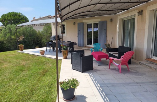 Aramon House | Quiet house with pool near AVIGNON and SAINT REMY DE PROVENCE