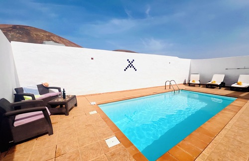 La Asomada Villa | Quiet house with spectacular views to Isla de Lobos and Fuerteventura.