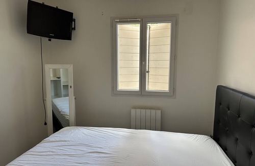 Vedene House | Quiet house within walking distance of all amenities