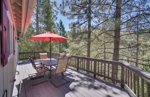 Lake Arrowhead Cottage | Quiet Lake Arrowhead Retreat w/Large Deck!
