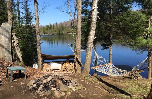 Faraday Cabin | Quiet lakefront cottage 15 mins from Bancroft
