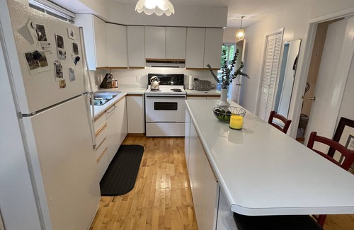 Frontenac Cottage | Quiet Lakefront Cottage W/4 Bedrooms