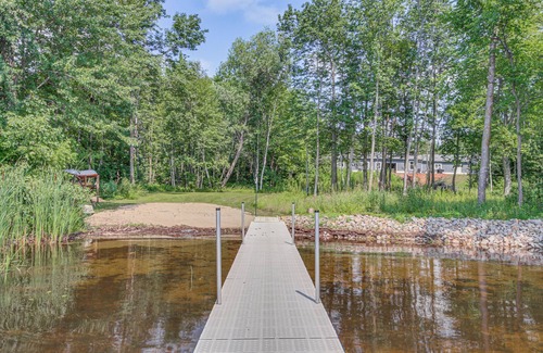 Grand Rapids Cottage | Quiet Lakefront Grand Rapids Cabin on 5 Acres