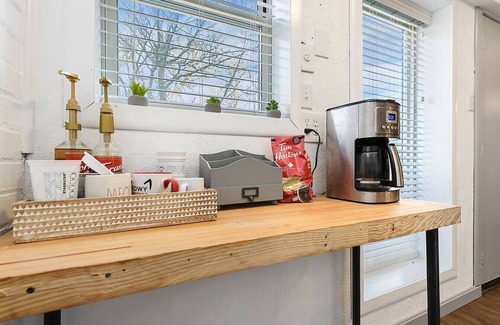 Crafton House | Quiet Loft w/Deck, Parking - Bright & Beautiful