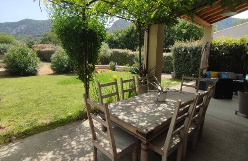 Maubec House | Quiet Maubec house