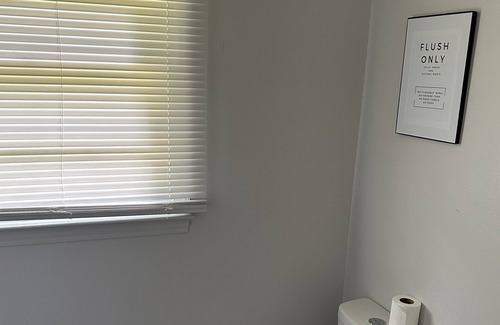 Kelly House | Quiet, Minimal Home: 18 Min from White Lake