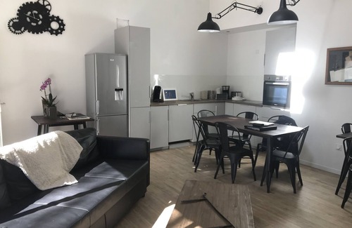 Rochecorbon House | Quiet, modern, spacious cottage.