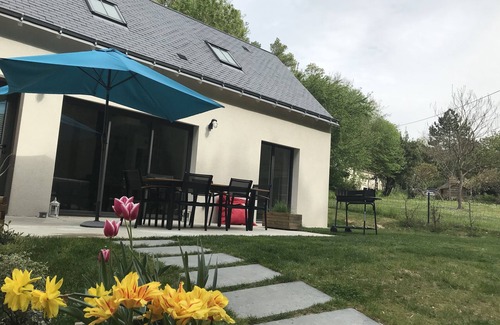 Rochecorbon House | Quiet, modern, spacious cottage.