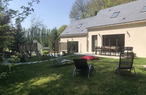 Rochecorbon House | Quiet, modern, spacious cottage.