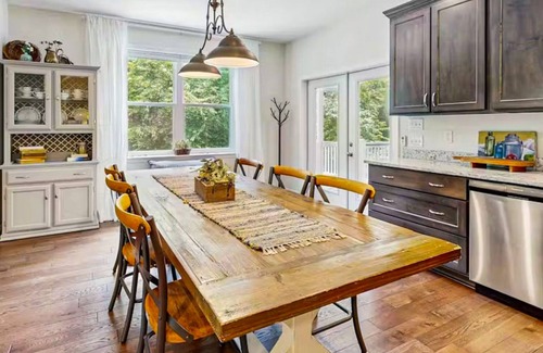 Hendersonville House | Quiet Mountain Cabin/30 Acres/Hiking Trails/Porches/Fireplace/Firepit
