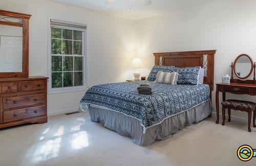 Mount Jackson Cabin | Quiet Mountain Getaway | Woodland views & hot tub | Bryce Resort