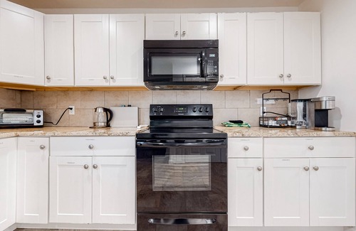 Mount Pocono House | Quiet mountain home with deck, hot tub, pool table & Ping-Pong/air hockey