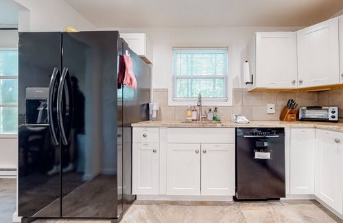 Mount Pocono House | Quiet mountain home with deck, hot tub, pool table & Ping-Pong/air hockey