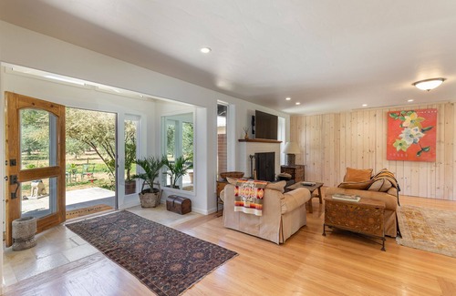 St. Helena House | Quiet Napa Valley Countryside Home just minutes from St. Helena