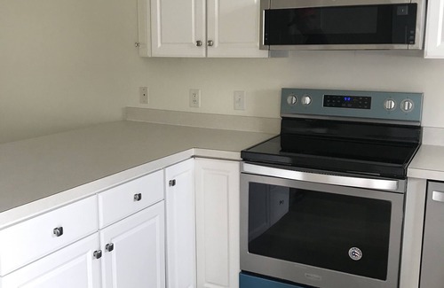Frankford House | Quiet Neighborhood 2BR Townhouse 1.5 miles to beach