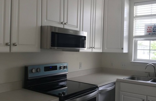 Frankford House | Quiet Neighborhood 2BR Townhouse 1.5 miles to beach