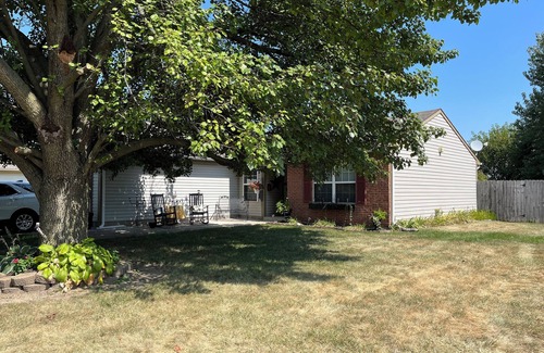 Lebanon House | Quiet Neighborhood, Close to Amenties, Lots of Outdoor spaces