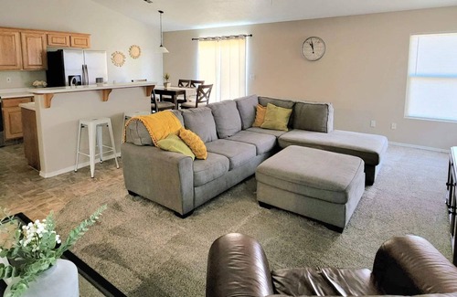 Mohave County House | Quiet neighborhood, spacious home, near many activities.