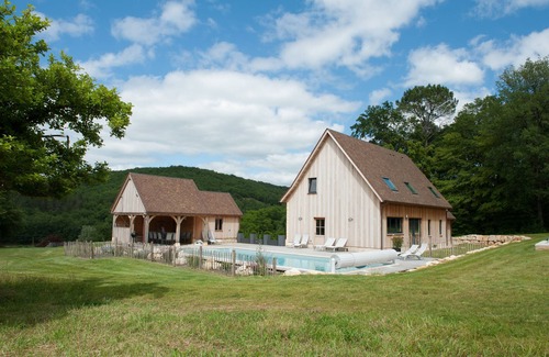 Sergeac House | Quiet new house with character, private heated pool