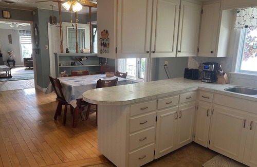 Manitoulin District House | QUIET, Newly Updated Waterfront in South Baymouth, Manitoulin Island. Sleeps 6.