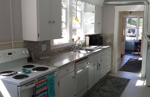 Old Orchard Beach Apartment | Quiet Ocean Breeze Cottage