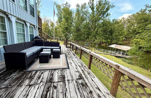 Shorterville House | Quiet on the Water Private Dock, Ice Machine Room For The Whole Family and Pets