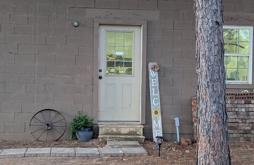 Centerville Apartment | Quiet one bedroom apartment near Dardanelle Lake on 10 Acres