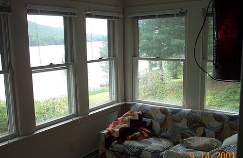 Wapwallopen Cottage | Quiet Peaceful Lily Lake Retreat