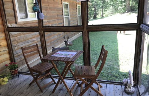 Pittsburg Cabin | Quiet, Peaceful Log Cabin in the Daniel Boone National Forest