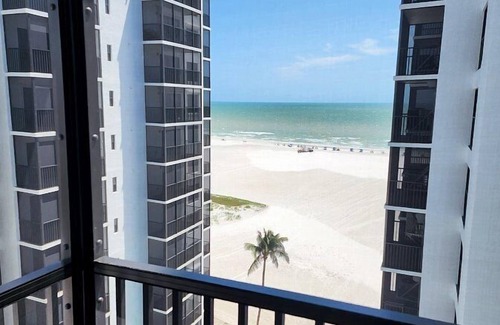 South Island Condo | Quiet, peaceful, and relaxing all describe Island Winds condo 1022 located.
