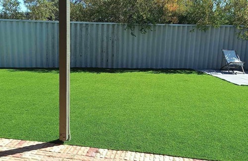 Two Rocks House | Quiet, Pet-Friendly Beach Retreat - 2 Minutes walk to the Beach.