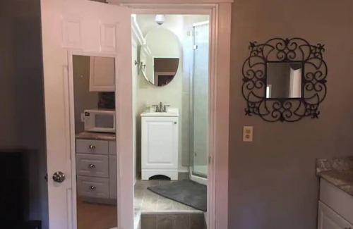 Arden-Arcade Apartment | Quiet Petite Garden Retreat