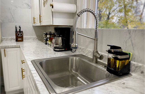Utica House | Quiet place to relax/Ultra Fast FREE Wi-Fi 3. Min Downtown Utica New Hospital