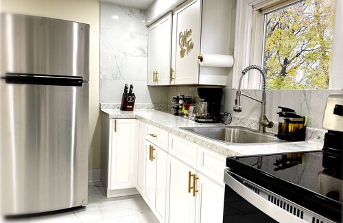 Utica House | Quiet place to relax/Ultra Fast FREE Wi-Fi 3. Min Downtown Utica New Hospital
