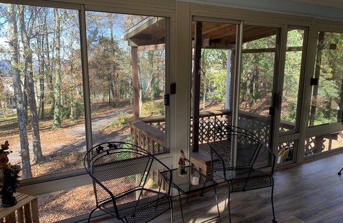 Guntersville House | QUIET PRIVATE BLUFF TOP HIDEAWAY, CLOSE TO EVERYTHING