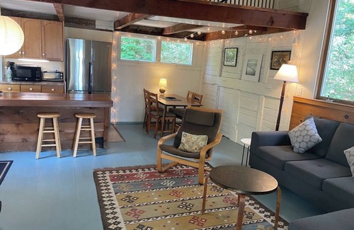 Wellfleet Cottage | Quiet & Private in the National Seashore (1376)