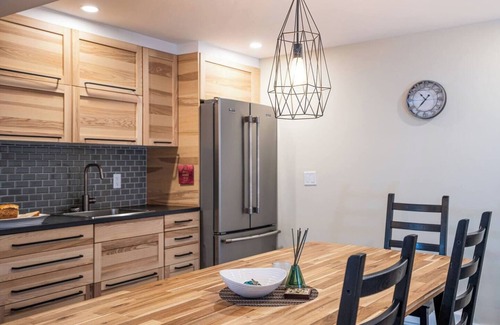 Revelstoke Bed & Breakfast | Quiet Private Stay in Peaceful Arrow Heights
