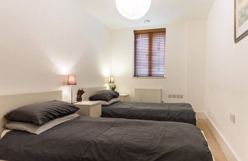 Greenwich West Apartment | Quiet quality apartment in Greenwich Centre by Cutty Sark DLR. Close to Park