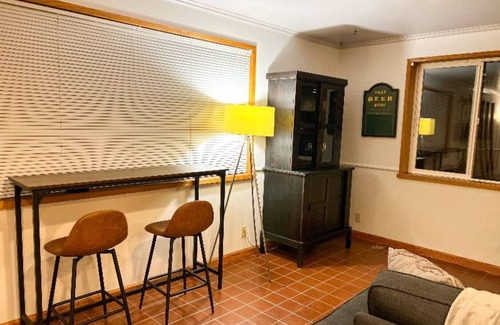 Olympic Hills House | Quiet Rambler Near Hospitals - Private MIL