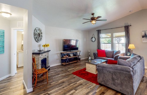 Middleton House | Quiet Ranch-Style Home with Fenced Yard, Gas Grill, Firepit & Fireplace