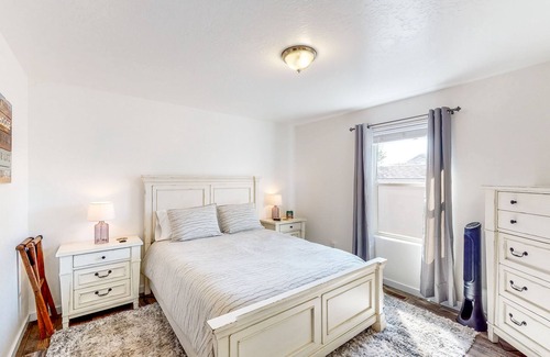 Middleton House | Quiet Ranch-Style Home with Fenced Yard, Gas Grill, Firepit & Fireplace