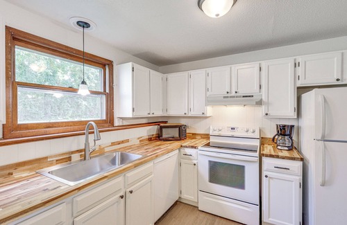 Rapid City Apartment | Quiet Rapid City Getaway - Near Dinosaur Park!