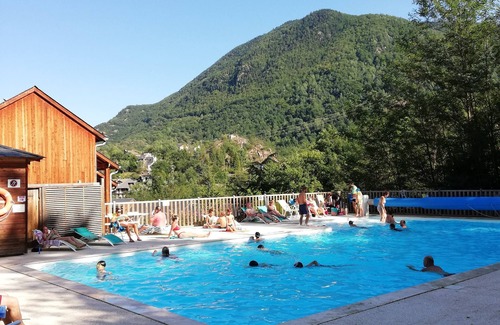 Ax-les-Thermes Apartment | Quiet residence with Ax-les-Thermes swimming pool. Pets allowed