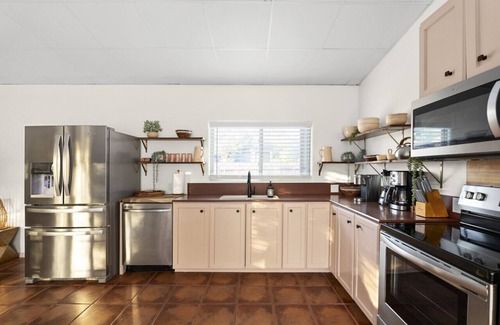Brushy Bend Park Apartment | Quiet Retreat: Cozy 2BR on Brushy Bend with Deer