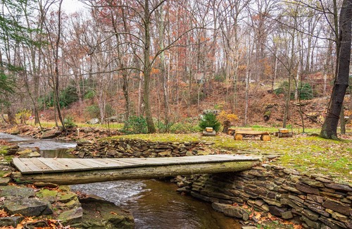 Acme Cottage | Quiet Retreat on the Creek!