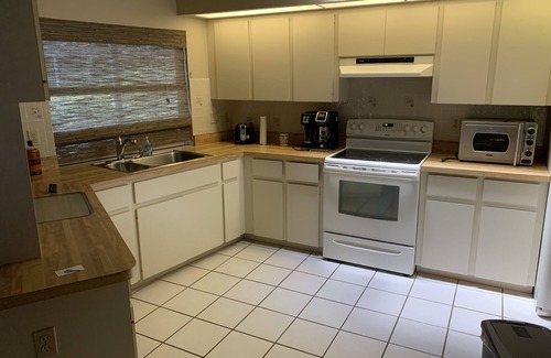 Englewood East House | Quiet Retreat with everything you need